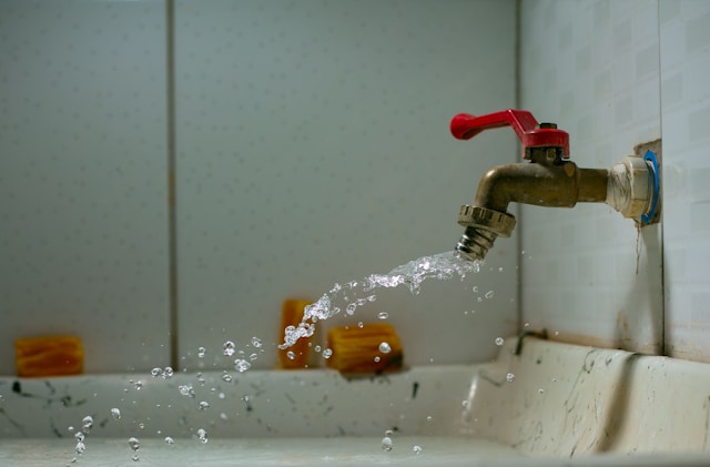 Top 7 Plumbing Emergencies in Phoenix — And What to Do Before the Plumber Arrives